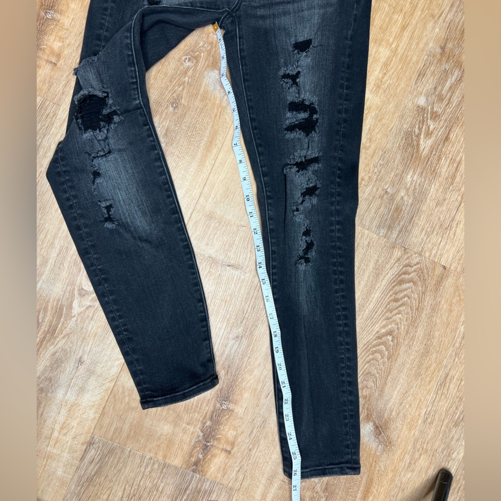 AMERICAN EAGLE high rise stretch jean. Black distressed Jean/jegging. Size 6. - Picture 2 of 7